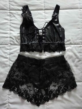 Lovehoney: Lace & Leather Bra & Panty Set